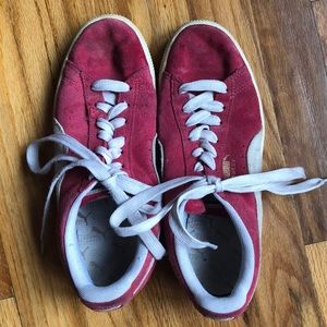 Red Puma Sneakers!  Old. School♨️